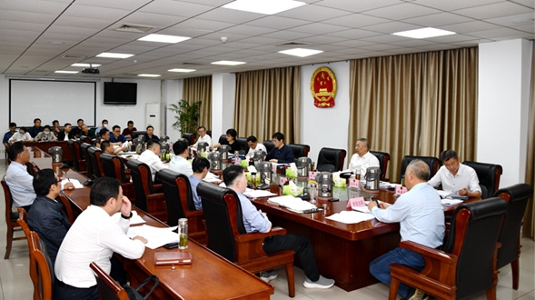 潘东旭主持召开市政府第32次常务会议