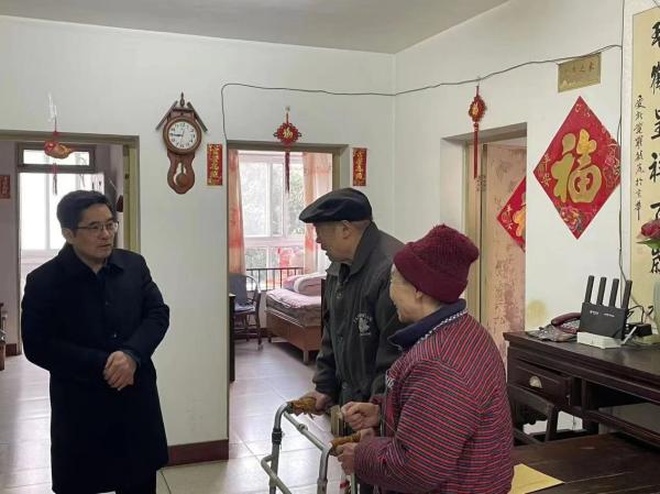 春节慰问暖人心 真挚关怀显温情